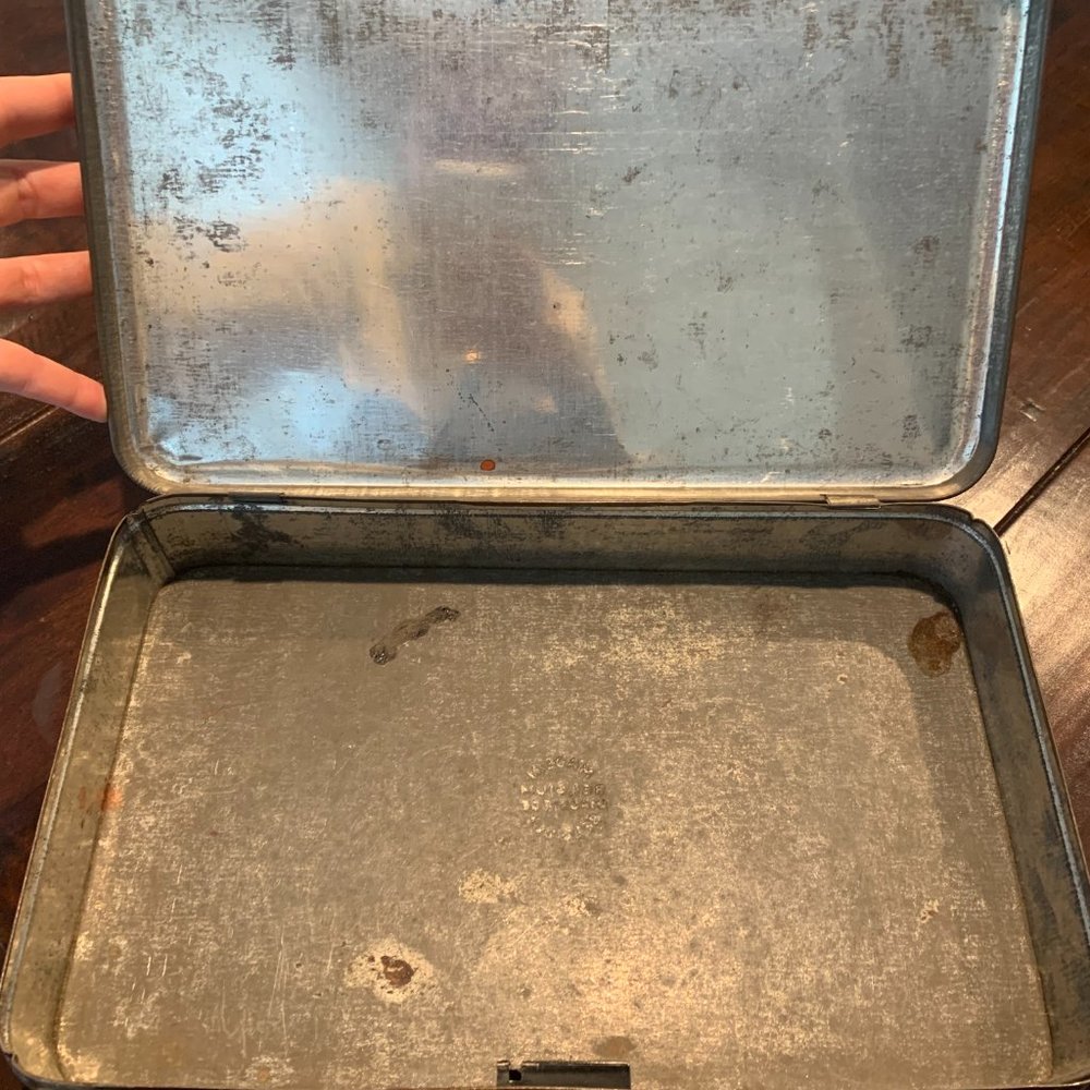 RARE 1930s Lithographic Walt Disney, Disneyland Cookie Tin - Picture 15 of 15